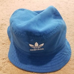 Adidas bucket hat